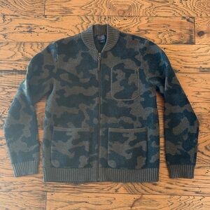 Pendleton Women’s Zip Up Sweater - Black and Gray Camouflage